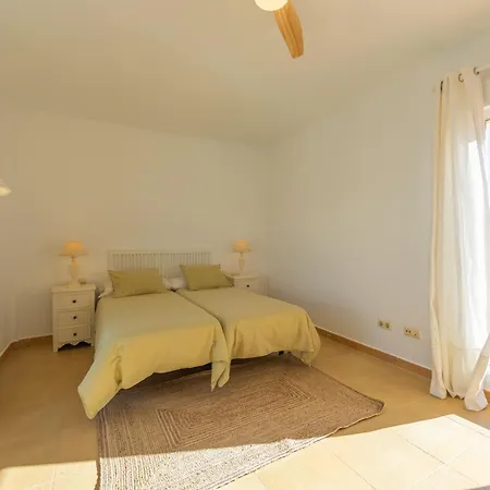 Casa Con Jardin, Piscina, Pista Padel *