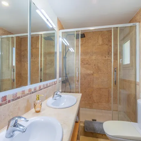 Casa Con Jardin, Piscina, Pista Padel Daire *
